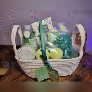 Winter Solace Bath and Body Collection eucalyptus &FirGreen Spa Gift Basket